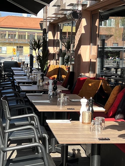 Gäster och restauranginteriör hos Blackstone Steakhouse